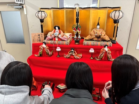 ②